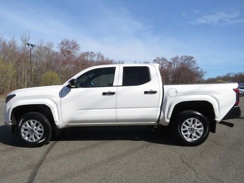Used 2024 Toyota Tacoma SR RWD image 8