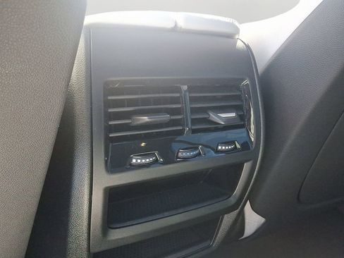 Used 2024 BMW X5 sDrive40i w/ Premium Package image 11