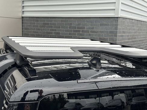 Certified 2023 Land Rover Defender 90 X-Dynamic SE image 12