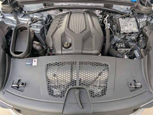 Certified 2026 Porsche Macan AWD/4WD image 28