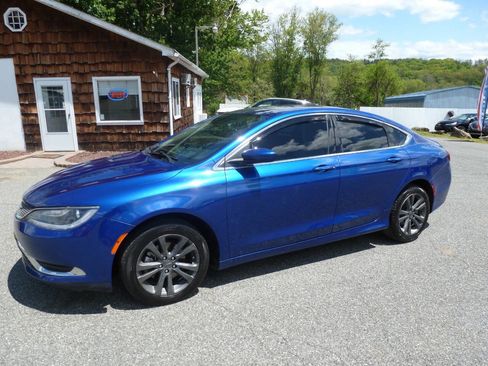 Used 2015 Chrysler 200 Limited FWD image 1