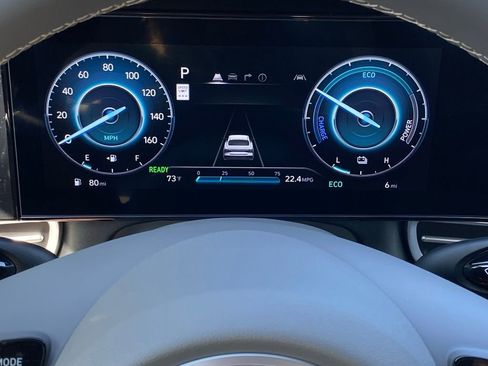 New 2025 Hyundai Elantra SEL image 11