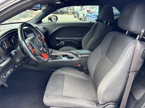 Used 2019 Dodge Challenger SXT AWD/4WD image 9