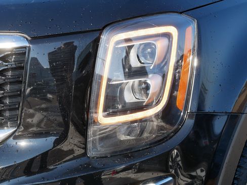 Certified 2022 Kia Telluride SX w/ SX Prestige Package image 16