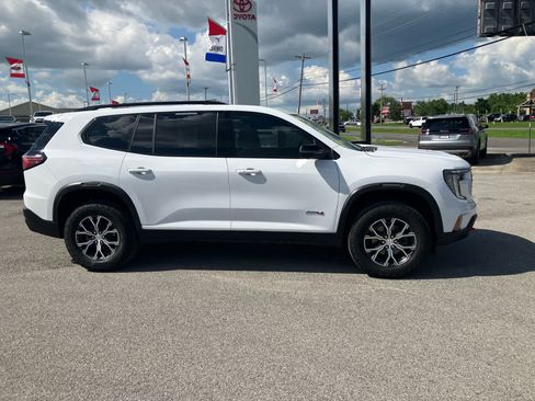 Used 2025 GMC Acadia AT4 w/ Luxury Package AWD/4WD image 9