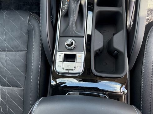 Used 2025 Kia Telluride SX w/ SX Captain's Chair Package FWD image 30