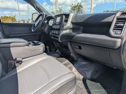 Used 2024 RAM 2500 Tradesman w/ Chrome Appearance Group AWD/4WD image 9