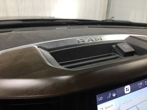 Used 2022 RAM 2500 Laramie AWD/4WD image 19
