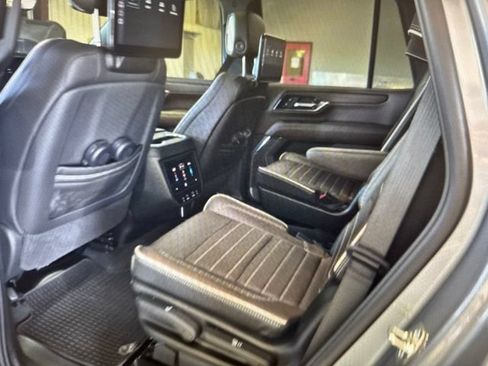 Used 2026 GMC Yukon Denali Ultimate AWD/4WD image 6