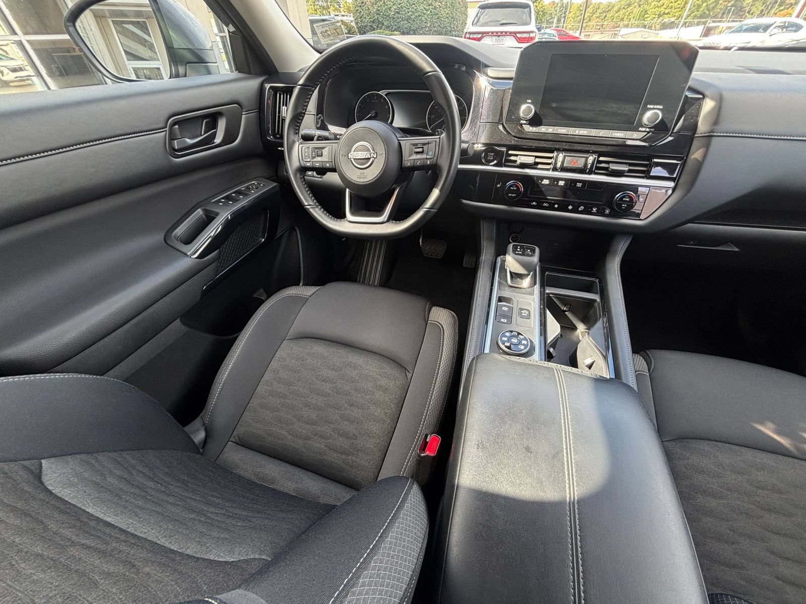Used 2025 Nissan Pathfinder SV AWD/4WD image 36