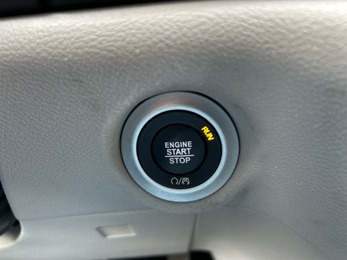 Used 2020 Chrysler Voyager Lxi image 15