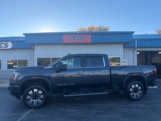 Used 2024 GMC Sierra 2500 Denali w/ Technology Package AWD/4WD image 2