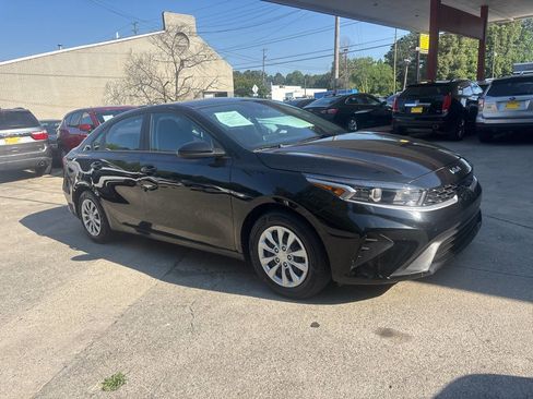 Used 2024 Kia Forte LX FWD image 4