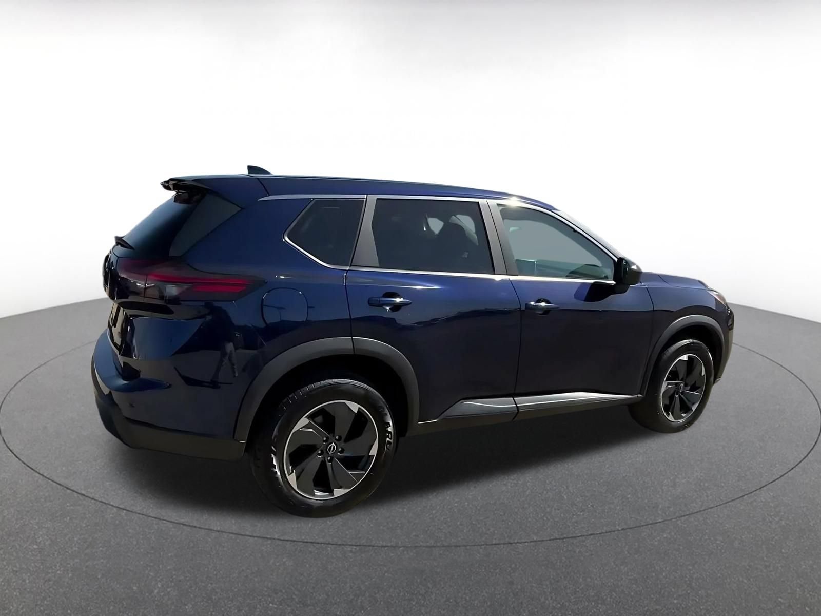 Used 2025 Nissan Rogue SV AWD/4WD image 14