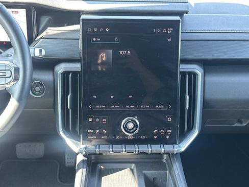 Used 2026 GMC Acadia Elevation w/ Elevation Premium Package FWD image 25