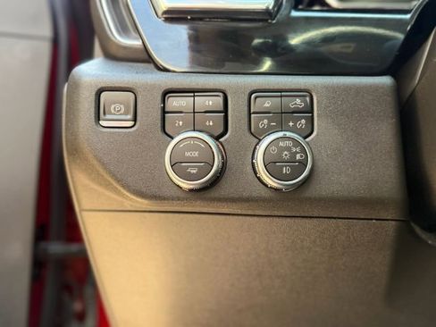 Used 2024 GMC Sierra 2500 SLT w/ SLT Premium Package image 16