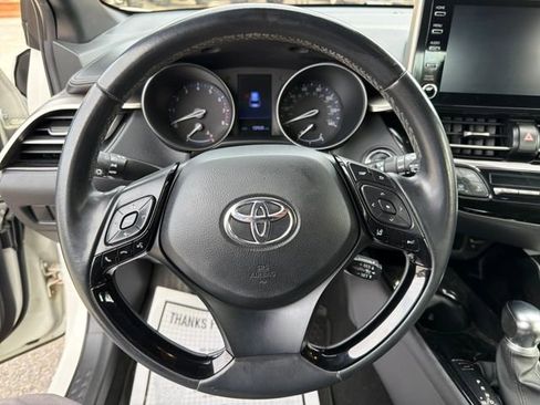 Used 2019 Toyota C-HR XLE image 15