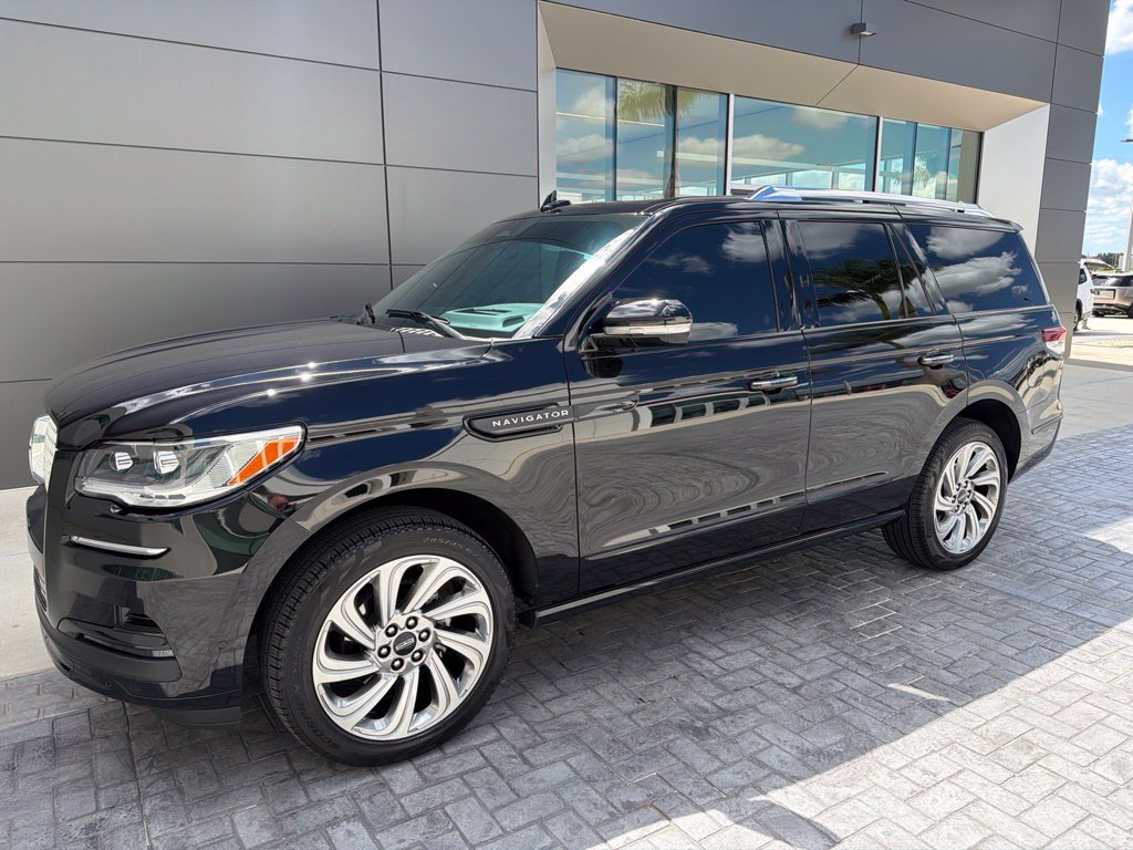 Used 2024 Lincoln Navigator Reserve AWD/4WD image 1