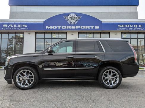 Used 2020 Cadillac Escalade Platinum AWD/4WD image 1