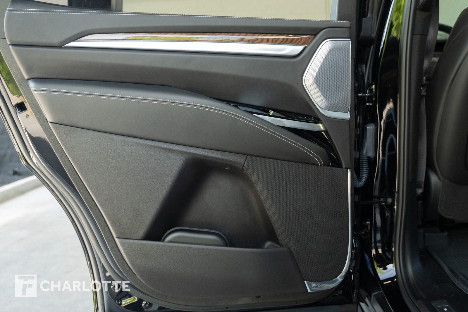 Used 2025 Cadillac Escalade Sport Platinum w/ LPO, Floor Liner Package AWD/4WD image 30