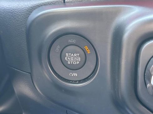 Used 2022 Jeep Wrangler Unlimited Rubicon w/ Cold Weather Group AWD/4WD image 35