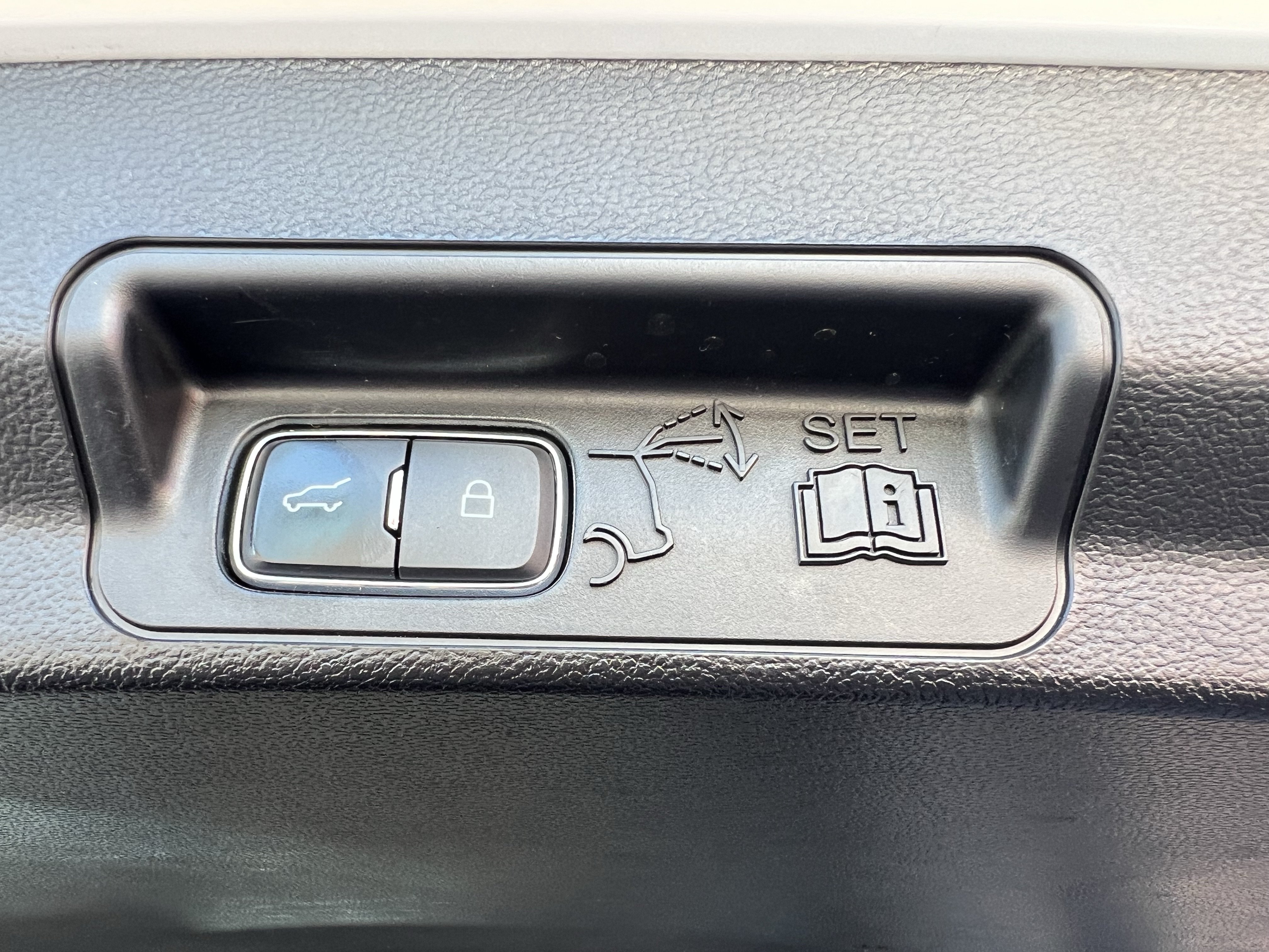 Used 2023 Ford Explorer XLT w/ Equipment Group 202A AWD/4WD image 48