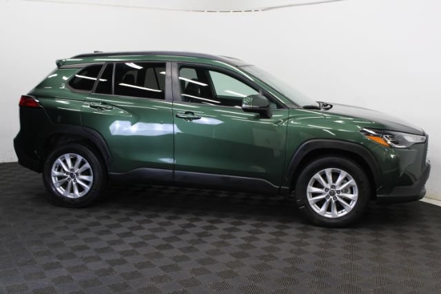 Used 2022 Toyota Corolla Cross LE w/ Moonroof Package FWD image 4