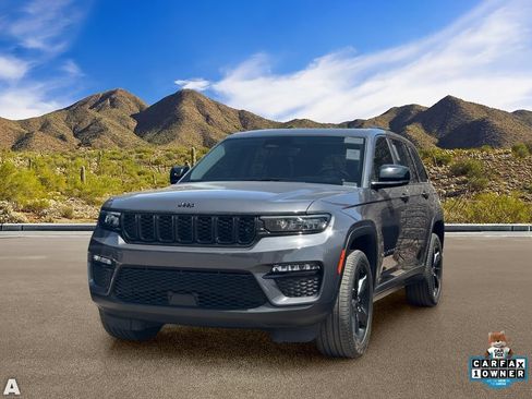 Used 2023 Jeep Grand Cherokee Limited w/ Black Appearance Package AWD/4WD image 2