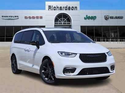 New 2025 Chrysler Pacifica Limited