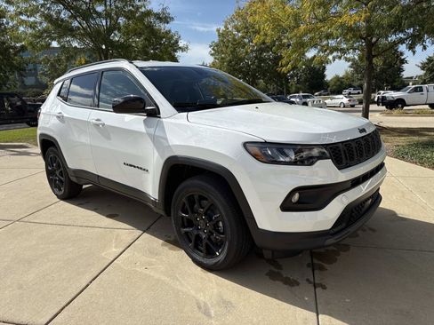 New 2026 Jeep Compass Latitude image 3