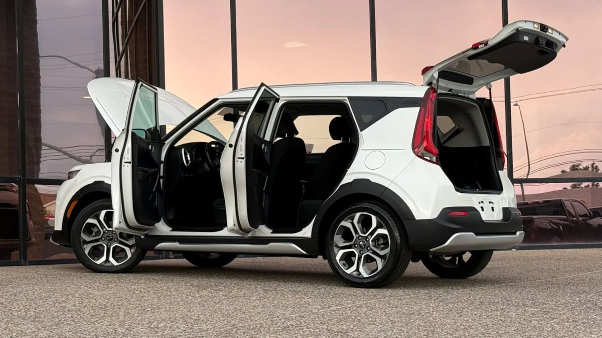 Used 2020 Kia Soul X-Line FWD image 29