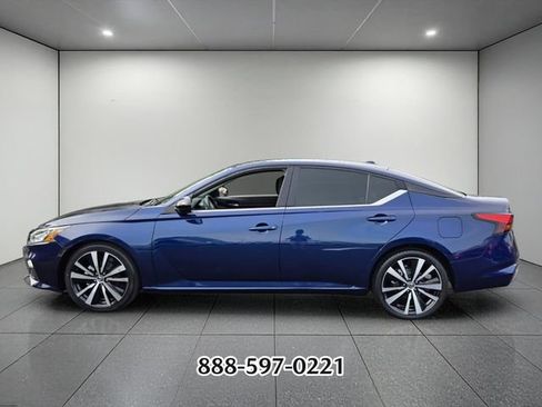 Used 2021 Nissan Altima 2.5 SR FWD image 2