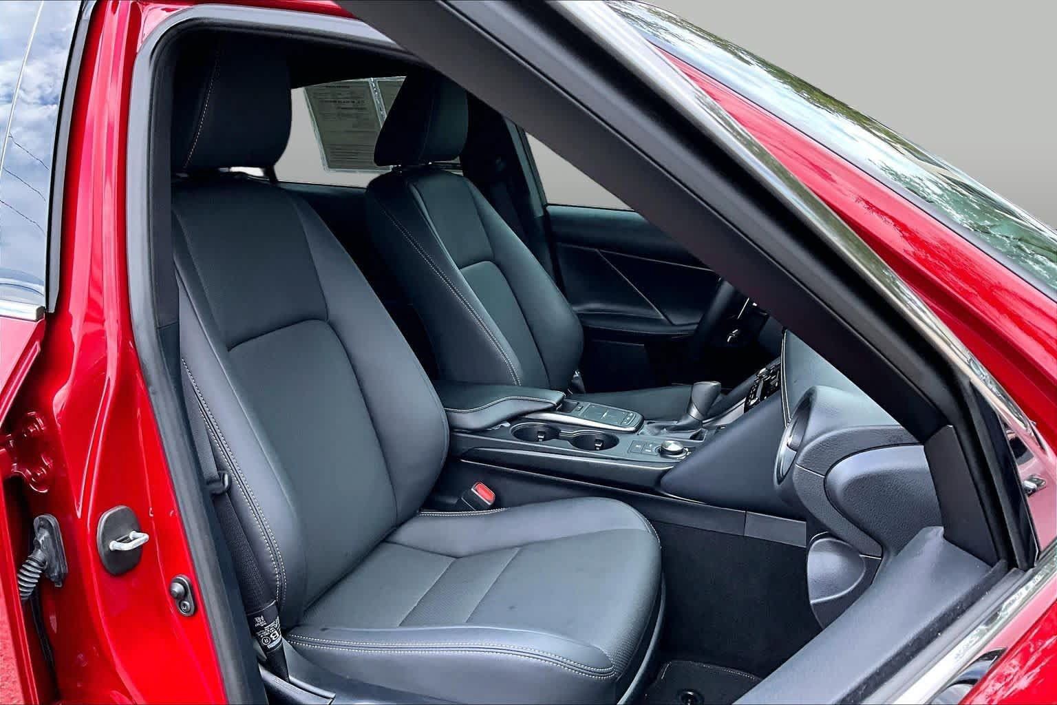 Used 2025 Lexus IS 300 w/ Comfort Package RWD image 9