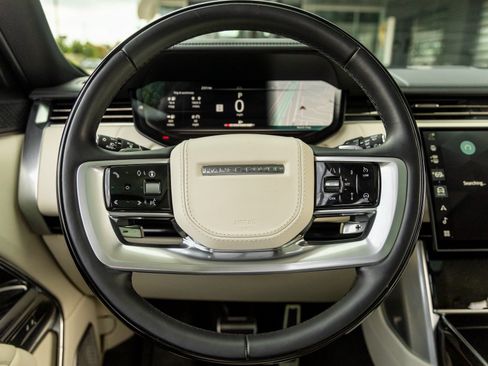 Used 2025 Land Rover Range Rover Long Wheelbase Autobiography image 23
