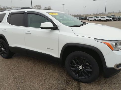 Used 2019 GMC Acadia SLT image 2