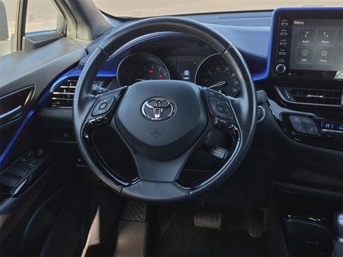 Used 2022 Toyota C-HR XLE image 29