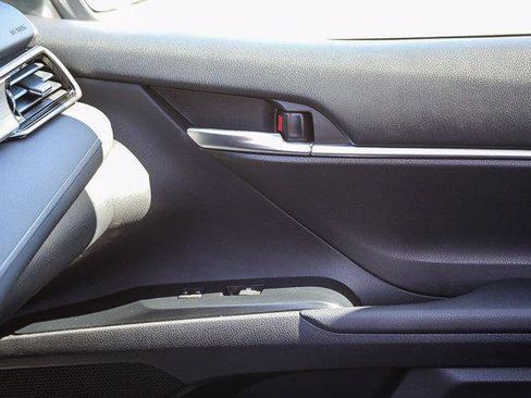 Certified 2019 Toyota Camry SE image 19
