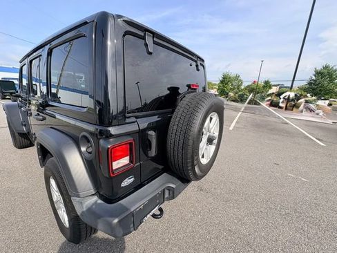 Used 2022 Jeep Wrangler Unlimited Sport w/ Sun And Sound Package AWD/4WD image 4