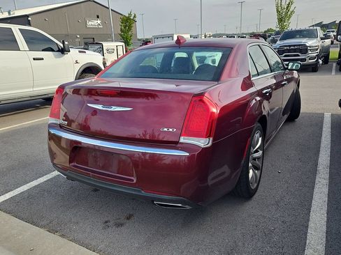 Used 2019 Chrysler 300 Limited RWD image 3
