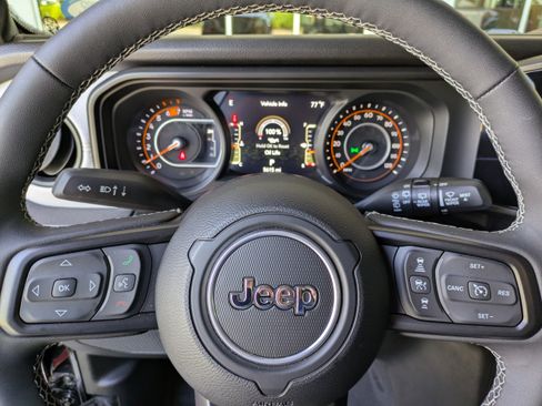 Used 2025 Jeep Wrangler Sport AWD/4WD image 22