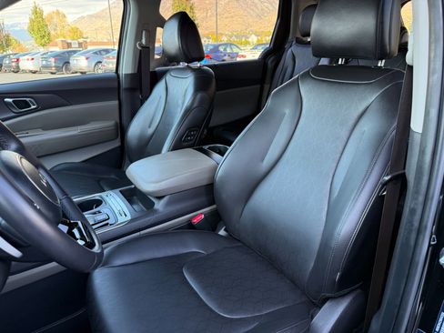 Used 2025 Kia Carnival SX image 19