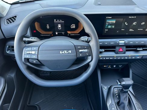 New 2026 Kia K4 LXS image 10