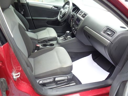 Used 2017 Volkswagen Jetta S w/ Jetta S Cold Weather Package image 8