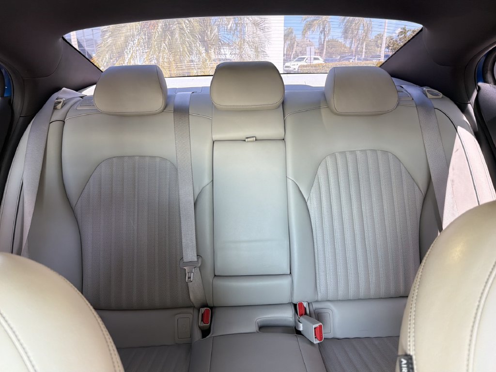 Used 2022 Genesis G70 3.3T RWD image 14