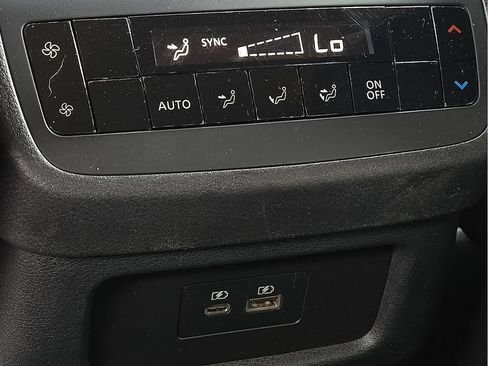 Used 2024 Nissan Pathfinder SV FWD image 11