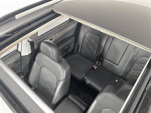 Certified 2024 Volkswagen Atlas SE w/ Panoramic Sunroof Package AWD/4WD image 21