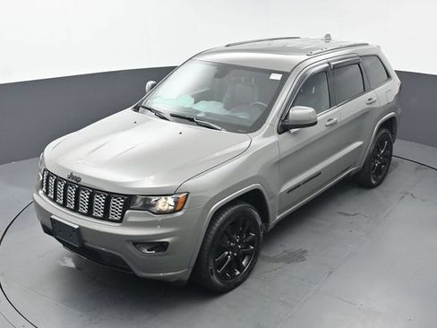 Used 2021 Jeep Grand Cherokee Laredo X AWD/4WD image 34