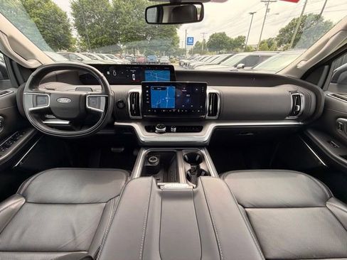 Used 2025 Ford Expedition Platinum AWD/4WD image 31