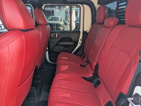 Used 2023 Jeep Gladiator Overland w/ Cold Weather Group AWD/4WD image 8