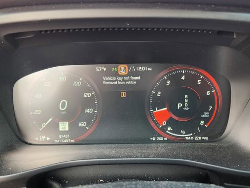 Used 2019 Volvo XC40 T5 Momentum image 11